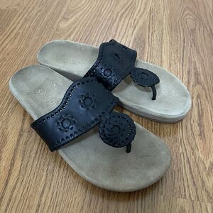 Jack Rogers Black leather thong slip on sandals size 5.5